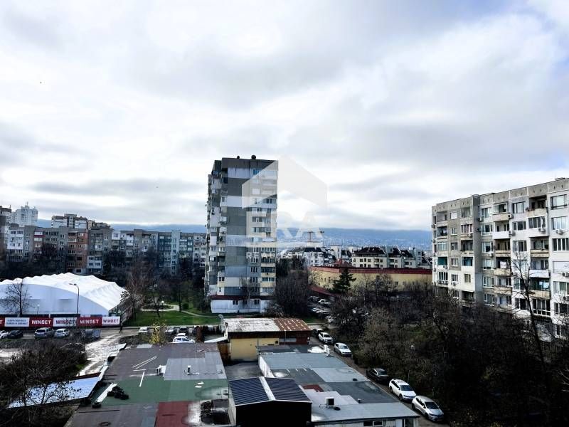 Тристаен апартамент в кв. Младост 2