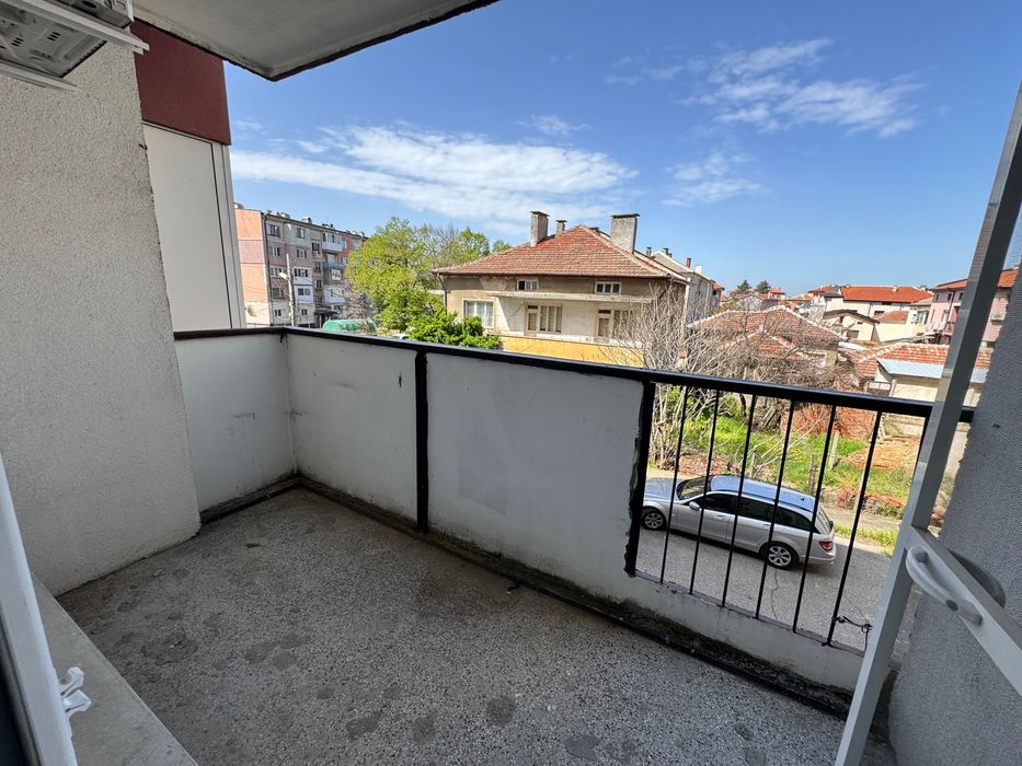 Дава се под наем Тристаен апартамент в Свиленград - 81 кв.м за 112200 € - Снимка #15