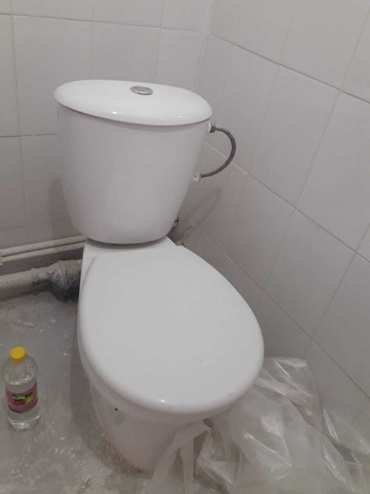 Унитаз с крышкой