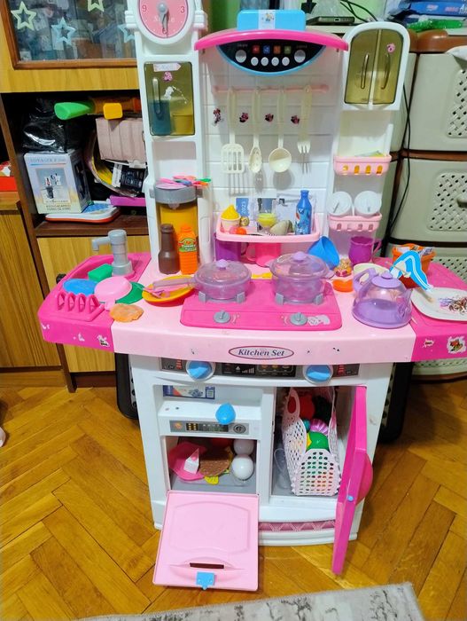 Детска  кухня с подарък допълнителни плодове и зеленчуци