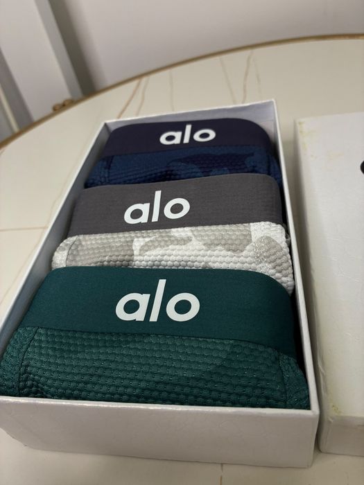 Set 4 Perechi Boxeri Alo Yoga Men’s Premium – Mărimea L, Noi la Cutie