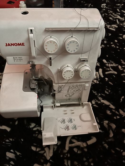 Продам оверлок Janome, почти новый