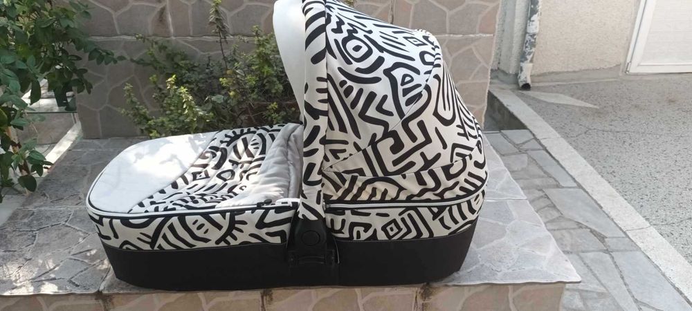 Бебешка количка.