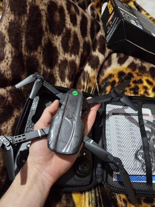 Dronă cu cameră video