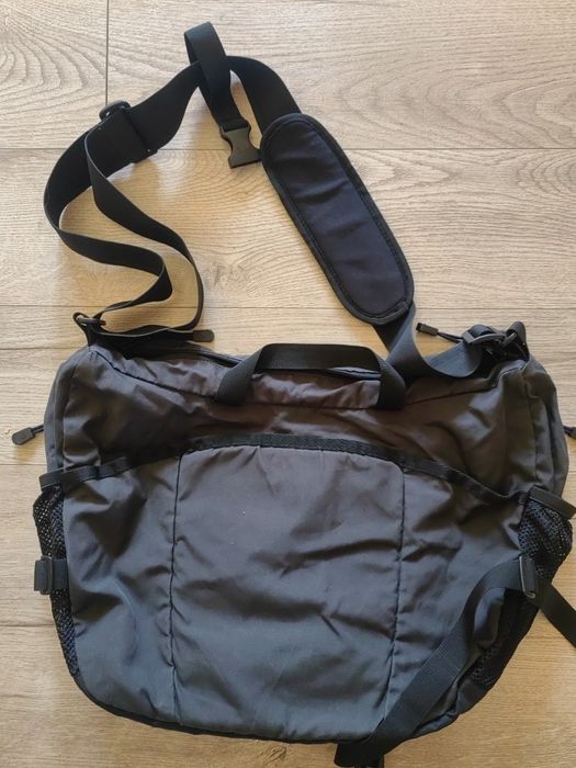 Pantaloni scurți mărime 46 și geanta umăr FjallRaven