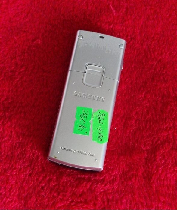 Telefon cu butoane perfect funcțional