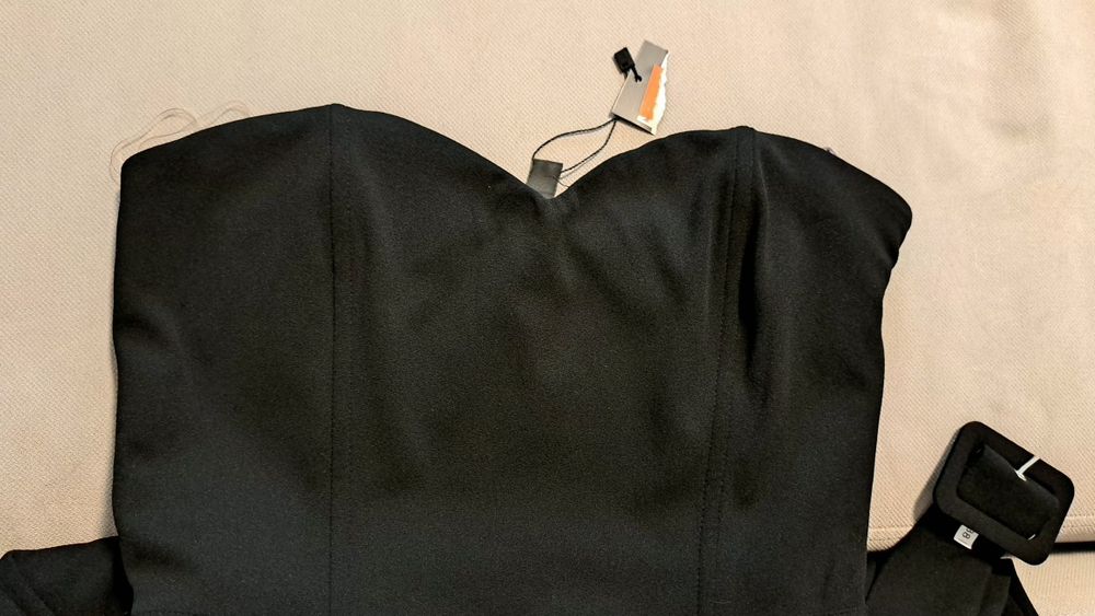 Salopeta neagra Amisu, noua cu eticheta