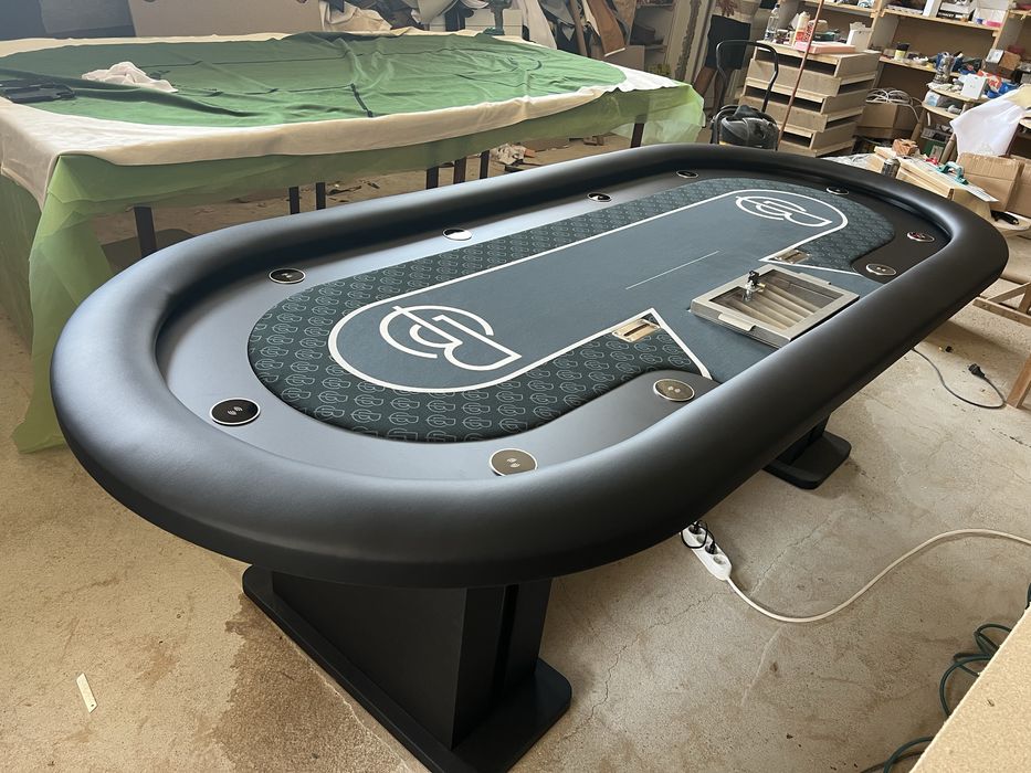 Cea mai smechera MASA de POKER cu incarcare wireless a telefoanelor mobile CustomTables.eu stoc urgent jetoane + scaune