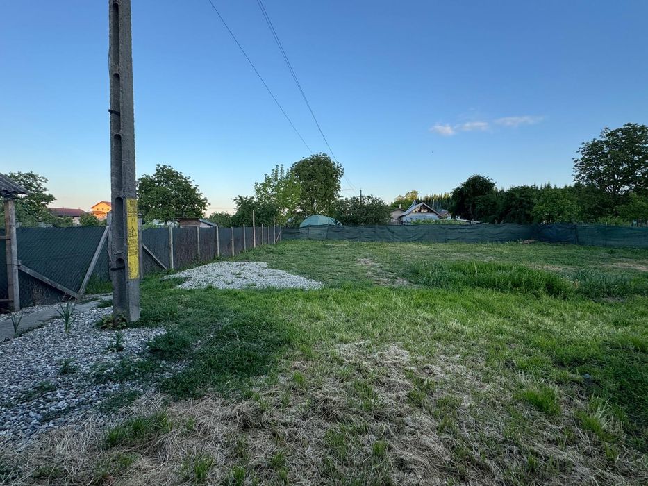Teren intravilan  și hală