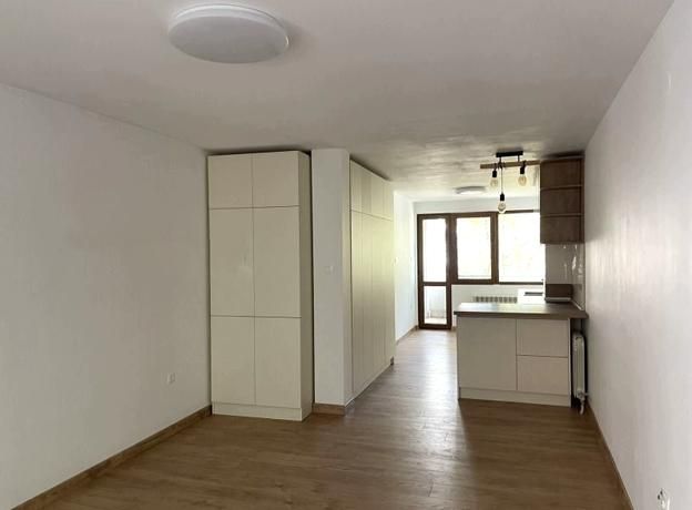 Дава се под наем Тристаен апартамент в София, Лозенец - 91 кв.м за 1000 € - Снимка #1