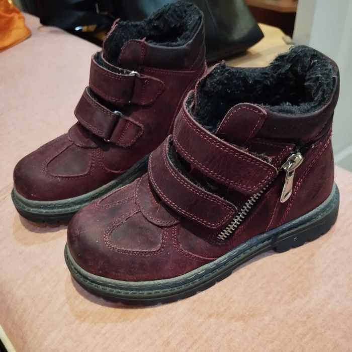 Продавам детски ботушки номер 28