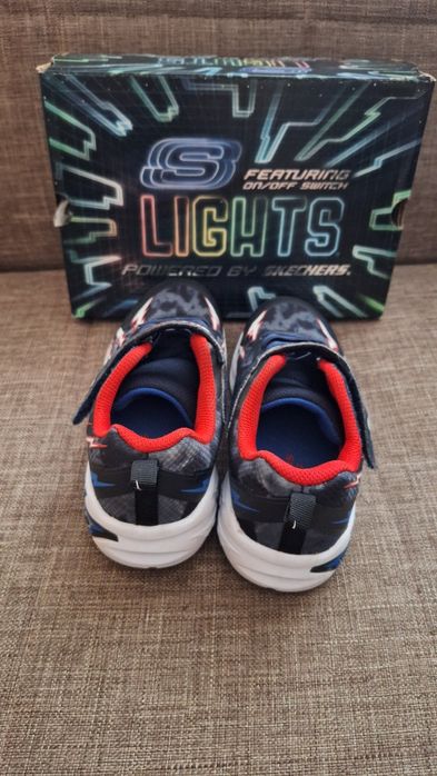 Skechers светещи маратонки за момче 34 номер, Скечърс