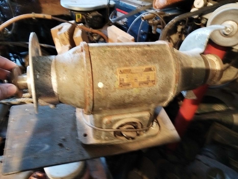 Polizor cu motor electric