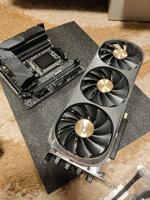 Видеокарта Zotac GAMING RTX 4070 Ti TRINITY OC Edition / Новая