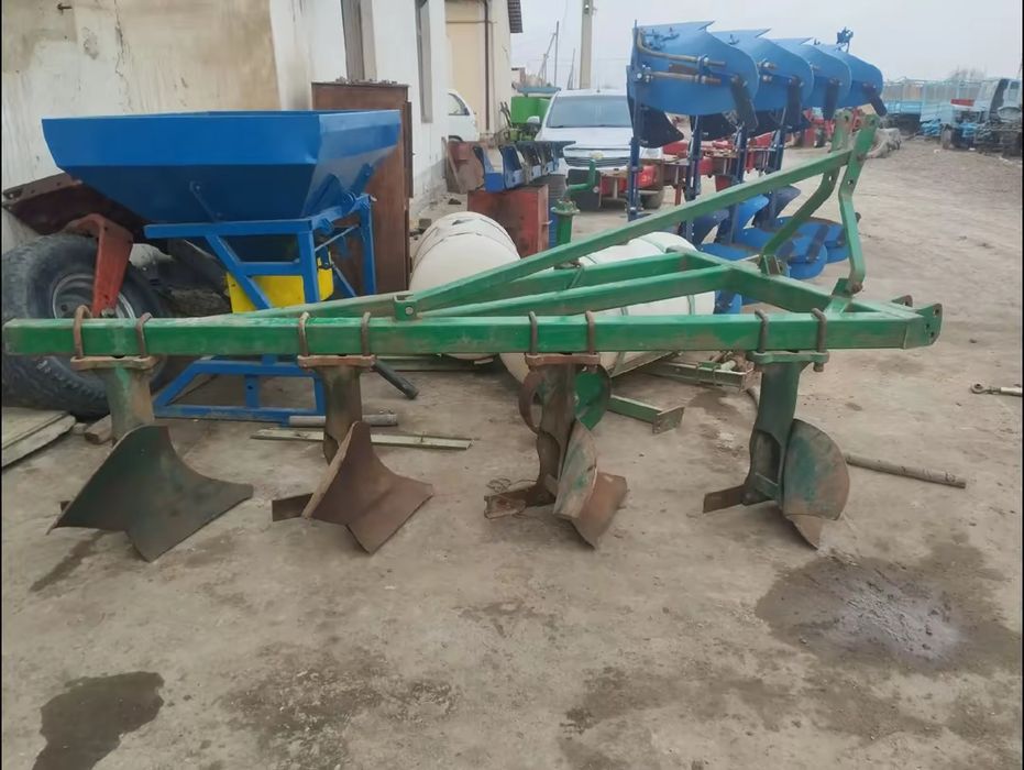 Плуглар сотилади