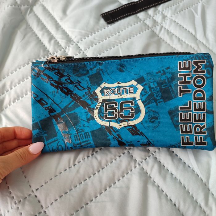 Ученическа раница с ортопедичен гръб и несесер