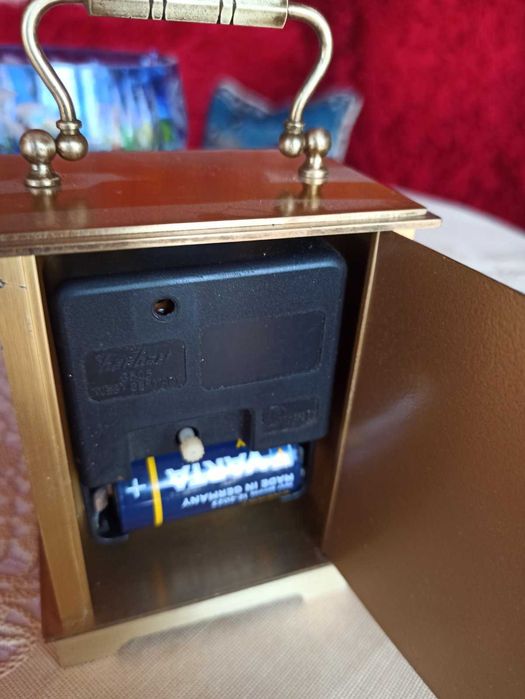 Часовник тип каретен масивен бронз работещ