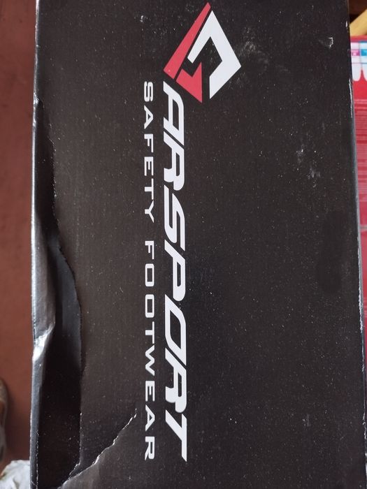 Vând încălțăminte de lucru bărbați,cu bot intarit