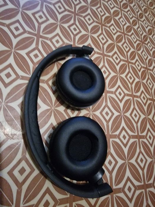 Продам наушники JBL