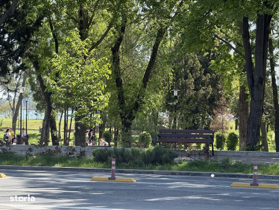 Apartament de vanzare cu 4 camere in Tomis Nord, Vedere parc, etaj 1
