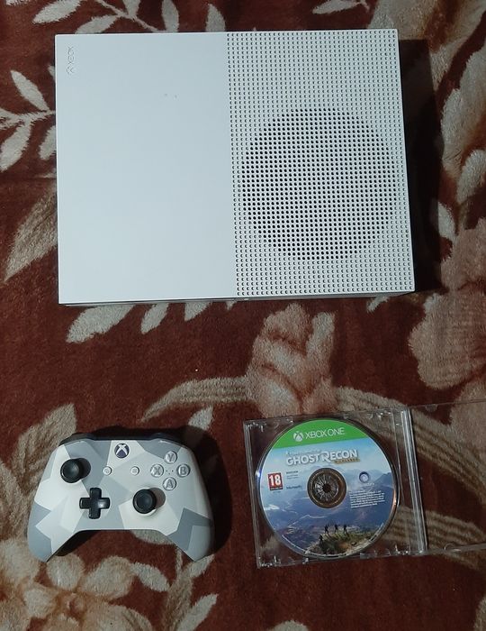 Vând Xbox one s complet în stare bună excelentă