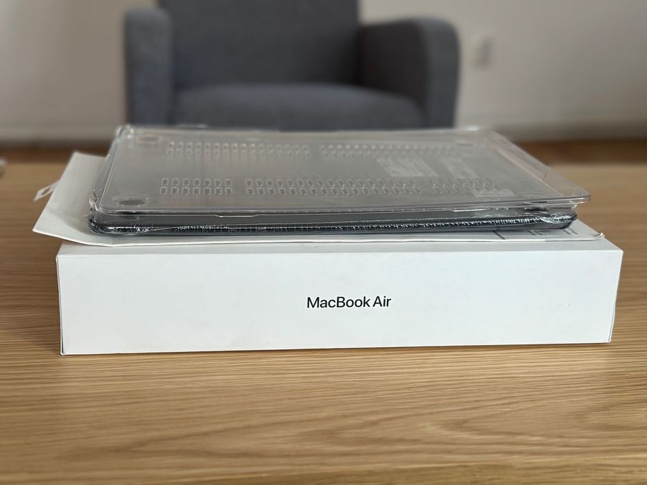 MacBook Air 15”  2023 cu procesor Apple M2, culoare Midnight