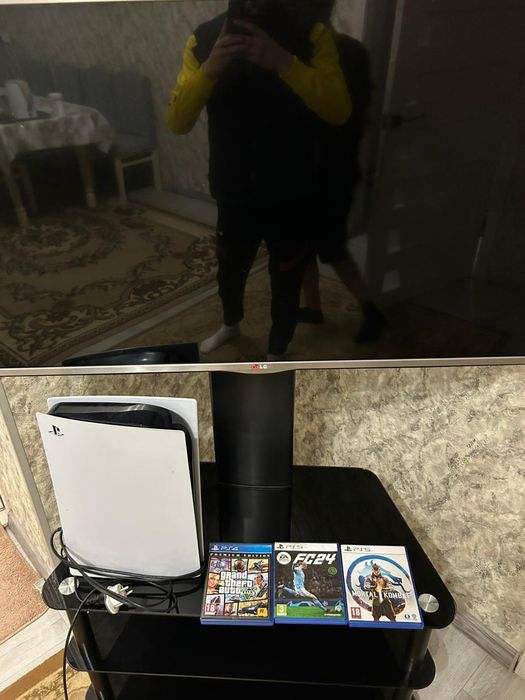 Playstation 5  почти новый, с телевизором