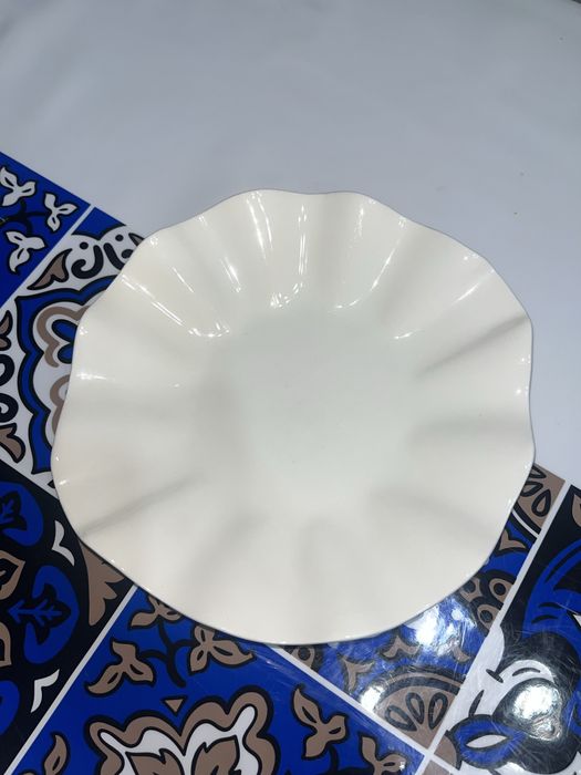 Продам тарелки и салатницы