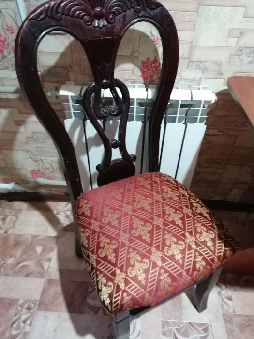 Стол кухонный, 2 стула полумягких.