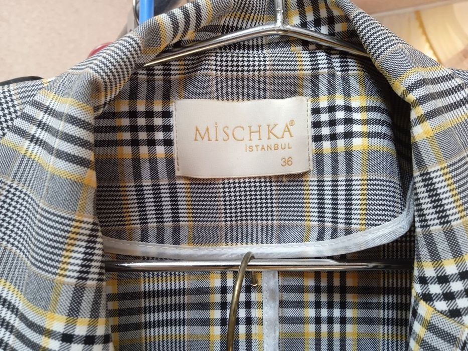 Женский костюм с брюками