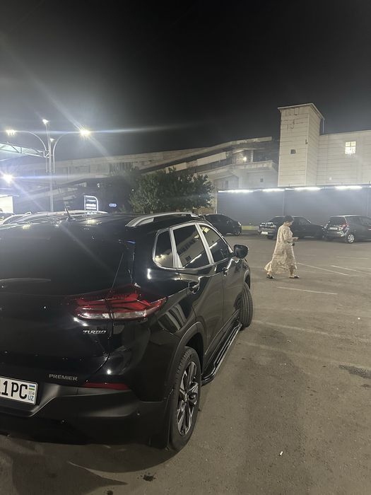 Tracker 2 Premier Plus ( qora, panarama lyuk ) 2024