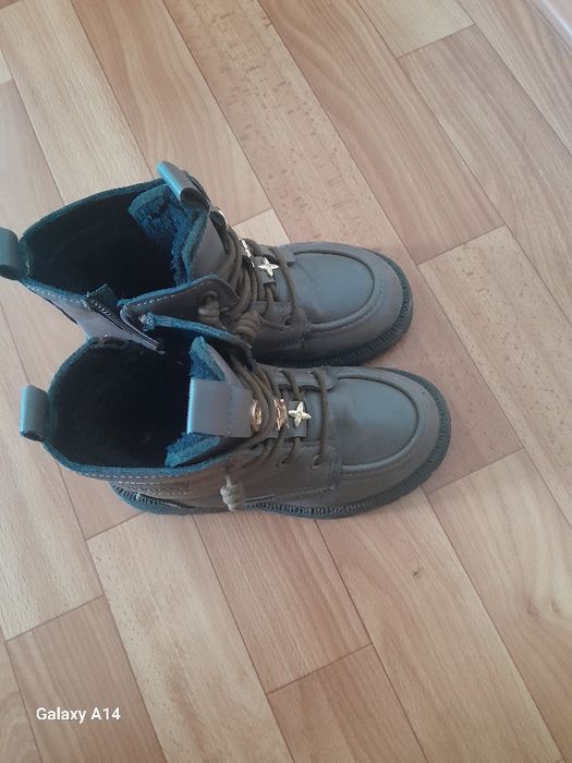 Продам  ботинка весений