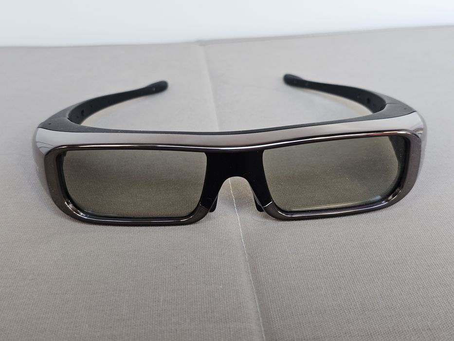 Accesorii originale SONY  3D compatibile cu tv Sony BRAVIA seriile EX, HX și NX (2010, 2011, 2012): 1 x UWA-BR100; 1 x TMR-BR100; 2 x TDG-BR100