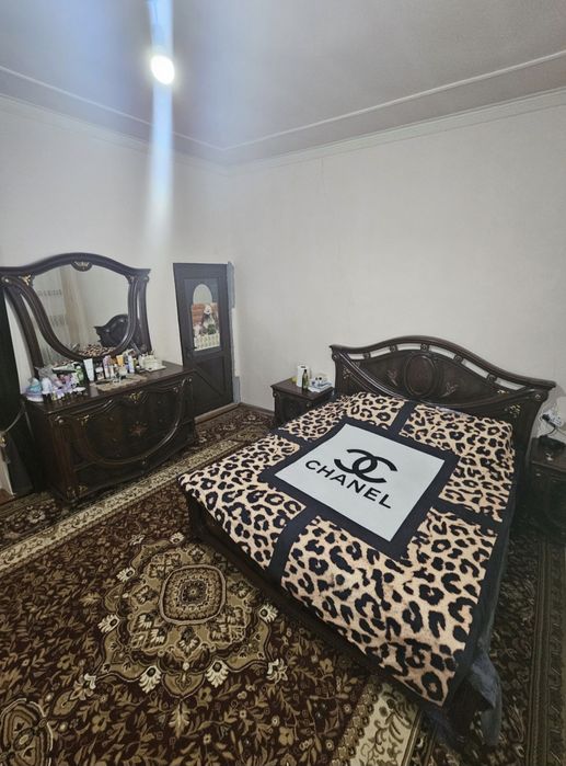 Кибрай тумани Узумзор маҳалласида  9,6 сотих 6 хонали уй сотилади.