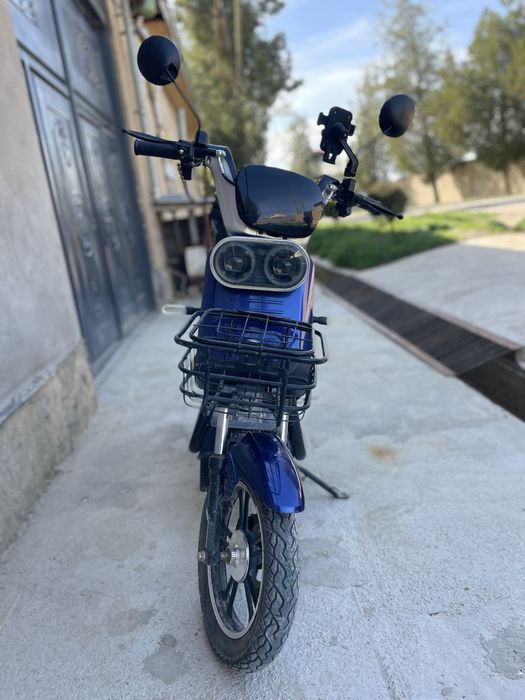 Sukuter sotiladi narx 5 mln aybi yoq benzinli suketerlarga abmen bor