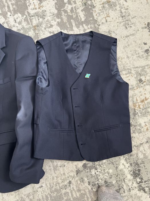 Продам школьную форму для мальчика