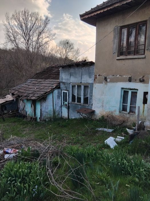 Vând casa în varvoru de sus