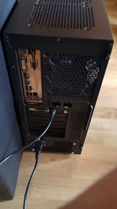 Calculator unitate gaming AMD A8 5600k quad core  8 gb ram  Ati Radeon HD 7850 2 gb ddr5 256 biti