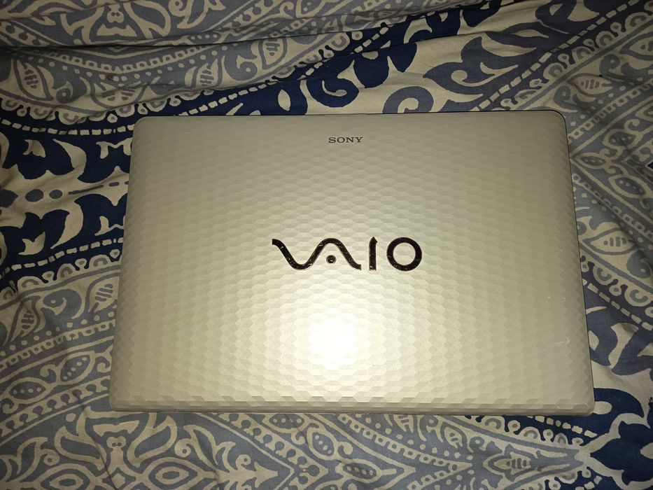 Laptop sony Vaio, Core i5, Nvidia 410m 1gb, hdd 750gb, display 17,3