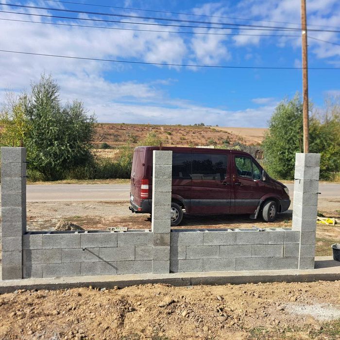 Garduri si porti din panouri stil jaluzele, tabla cutata, sipca metalica, plasa bordurata, fier forjat, BCA sau beton si alte modele la comanda