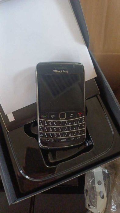 BlackBerry Curve 8900  класически бизнес телефон