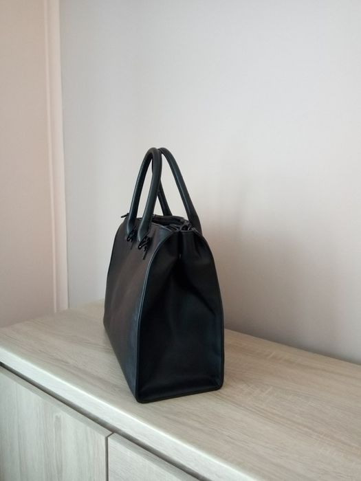 Черна делова чанта