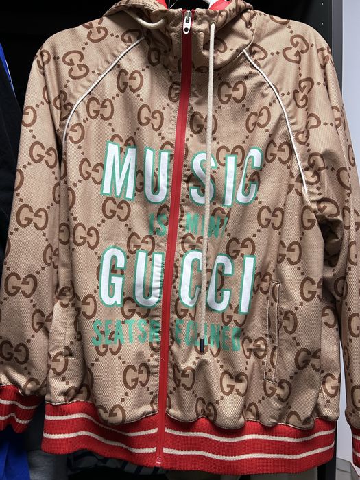 Спортно горнище от прекрасна материя