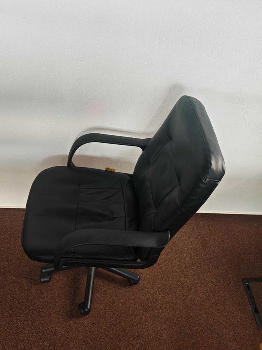 Vand 5 x Scaun birou negru, reglabil, cu brațe