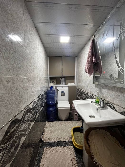 Срочно продаётся 5х ком квартира 2 етаж