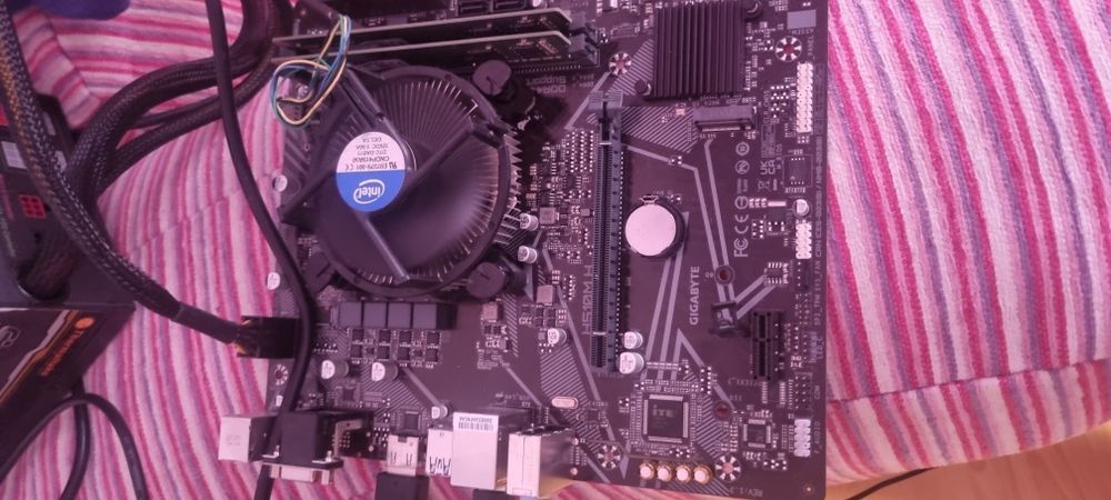 Kit gaming intel i7 10700 placa de baza gigabyte 16 gb ram ddr4