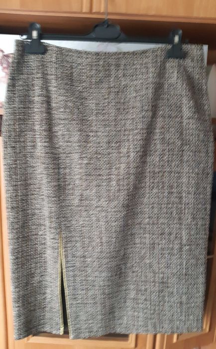 Ofer spre  vânzare costum .Elegant și comod pt evenimente deosebite.