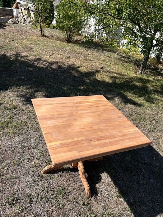 Masă din lemn masiv, pătrată, cu picior central (96x96 cm) - Stare excelentă
