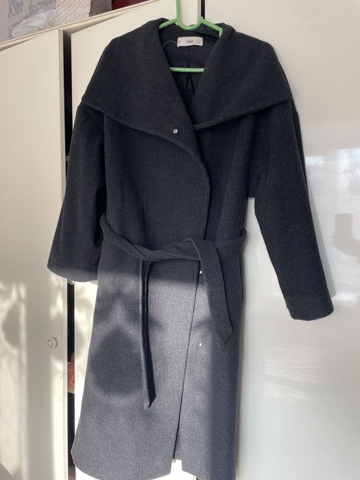 Пальто от бренда манго