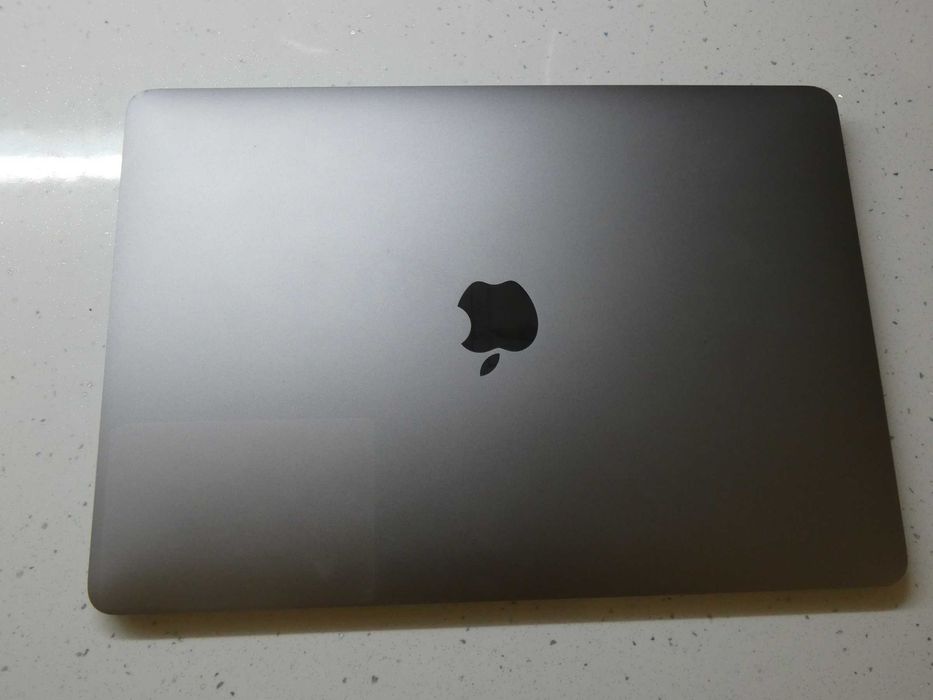 MacBook Air (Retina, 13-inch, 2019) A1932